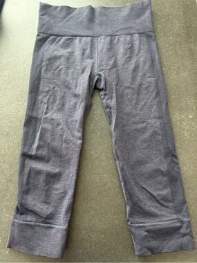 Lululemon Ebb to Street Crop Leggings Navy Blue Seamless Size 6